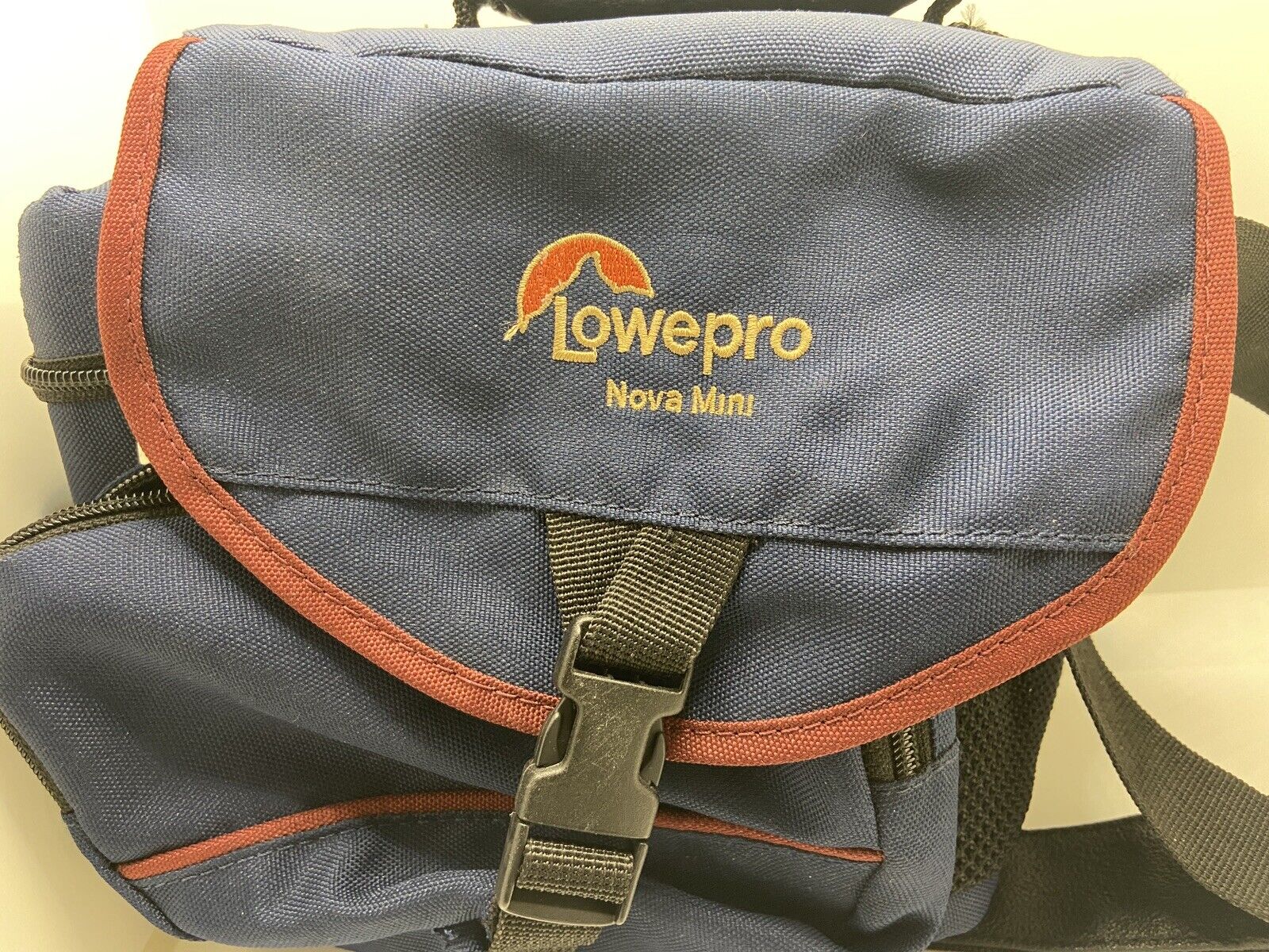 Kodak EasyShare Z740 5.0MP Digital Camera w/Lowepro Case, Tripod, 128MB SD Card