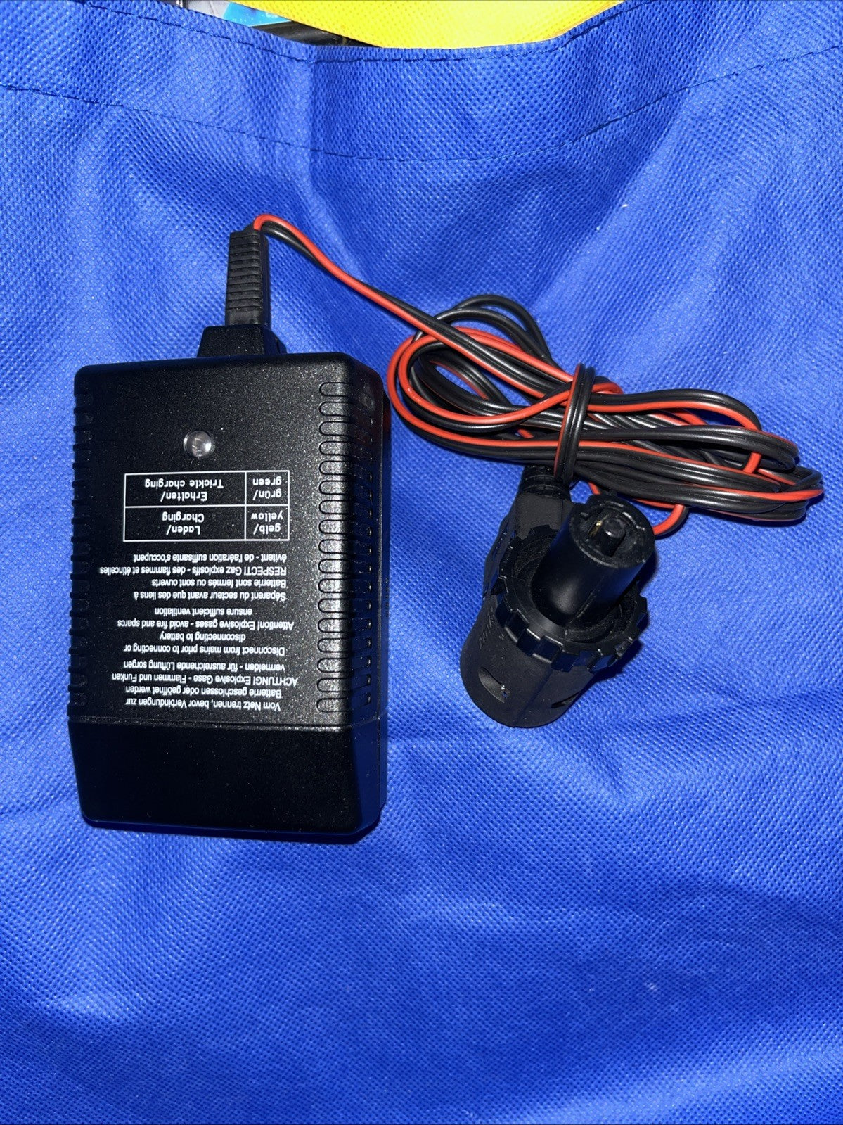 Pelican Flash Light Charger FW7318M/12 w/ US & International Receptacle Changers