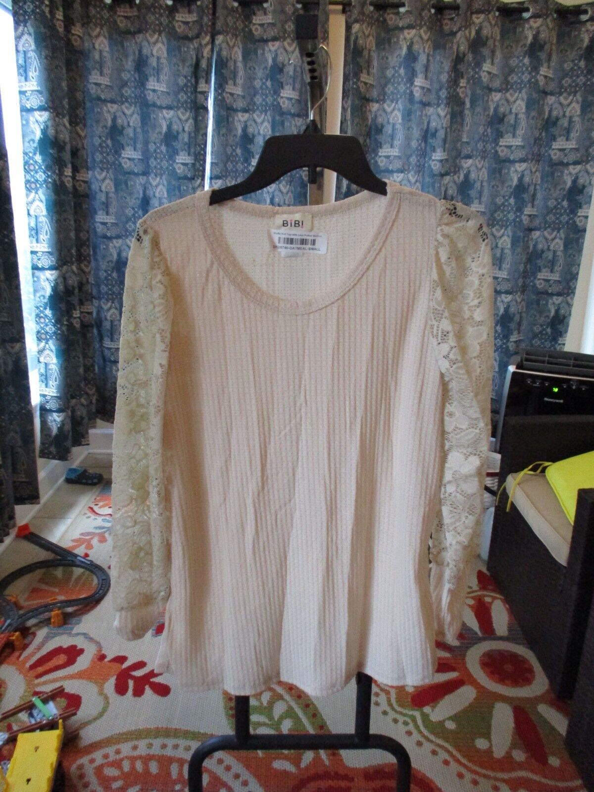 BiBi Oatmeal Waffle Knit Top with Lace Puffed Sleeve SMALL w/ Flaws