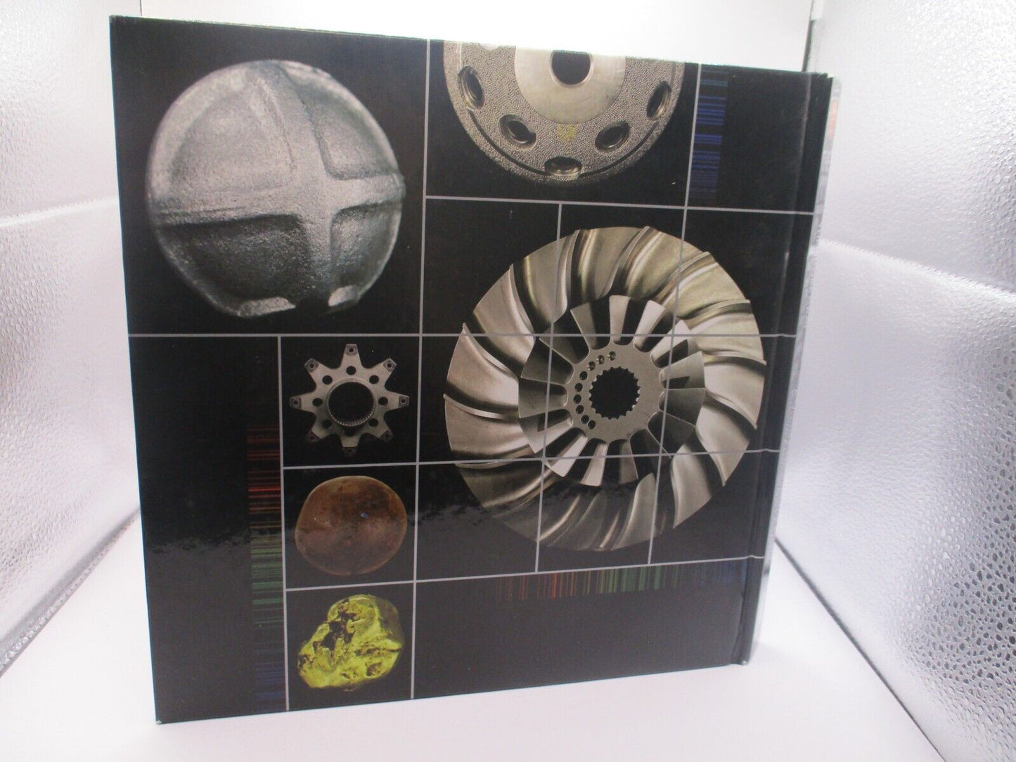 Elements : A Visual Exploration of Every Known Atom in the Universe, Book 1 Of 3