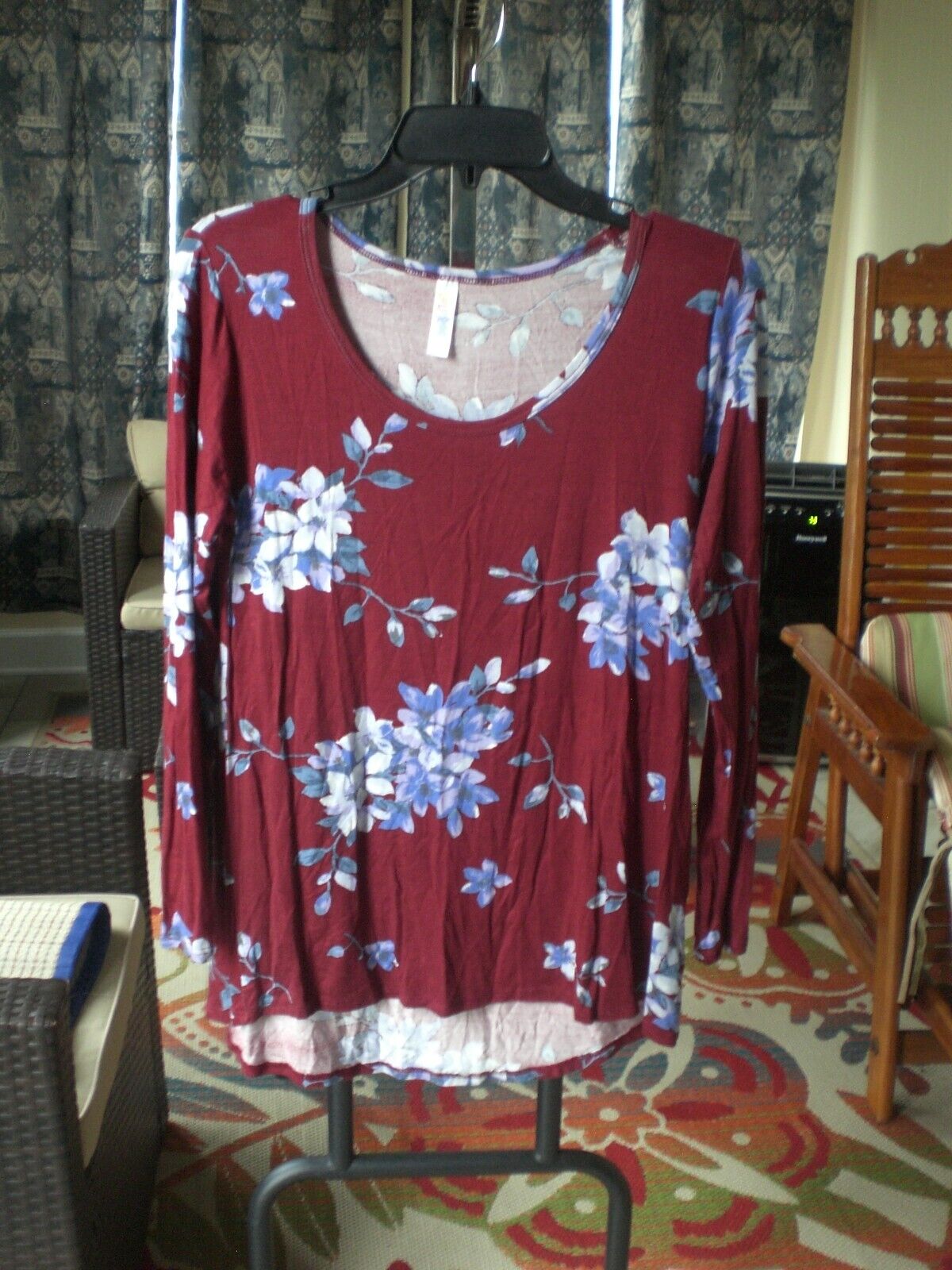 NWT LuLaRoe SMALLFloral Burgundy Lynnae Shirt Top Blouse