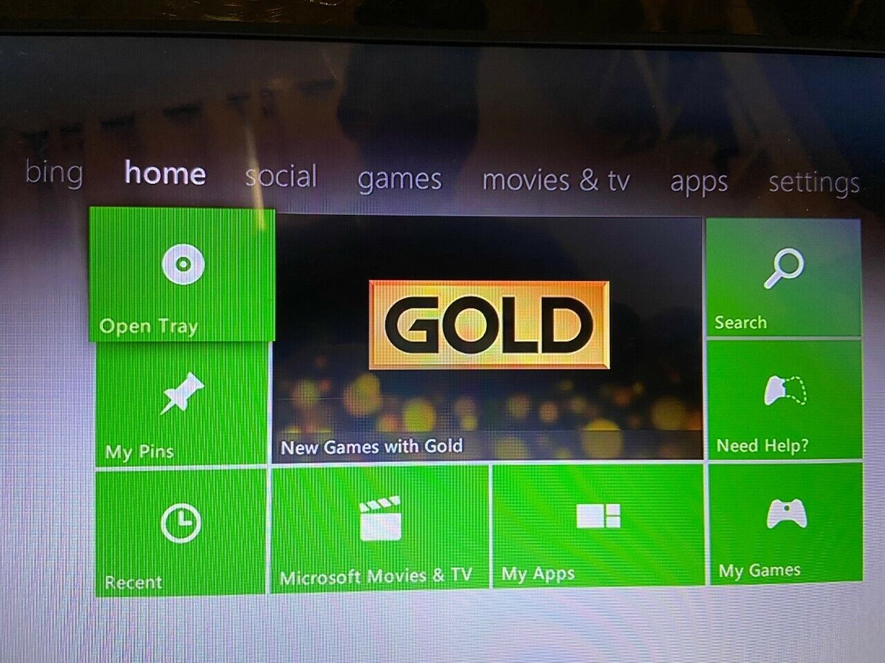 Microsoft XBOX 360 E 4GB/500GB +Kinect +2 Wireless Controllers +15 Games 