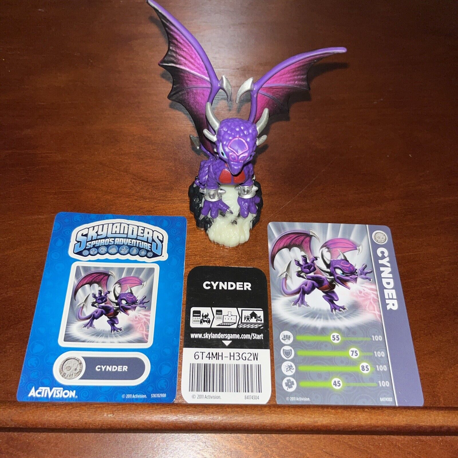 Skylanders Cynder With Stickers And Cards ￼