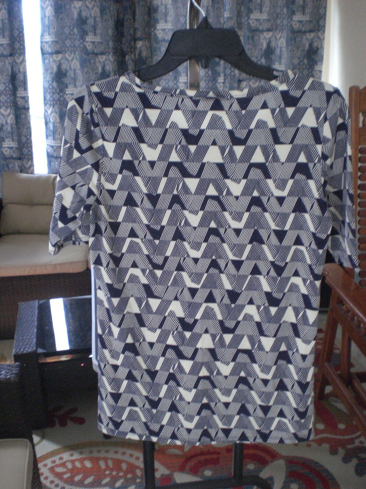 LuLaRoe Cream Navy Zig Zag Gigi Shirt Top Blouse SMALL