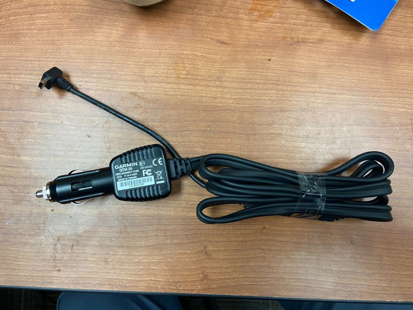 Garmin nuvi 1260 T GPS 32GB + Data + Charger + Mount + 2022 Maps Bundled