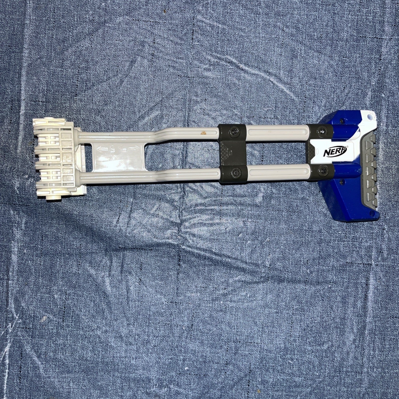 Nerf Zombie Strike Nail biter W/ Muzzle Suppressor and Folding Stock W/10 Darts