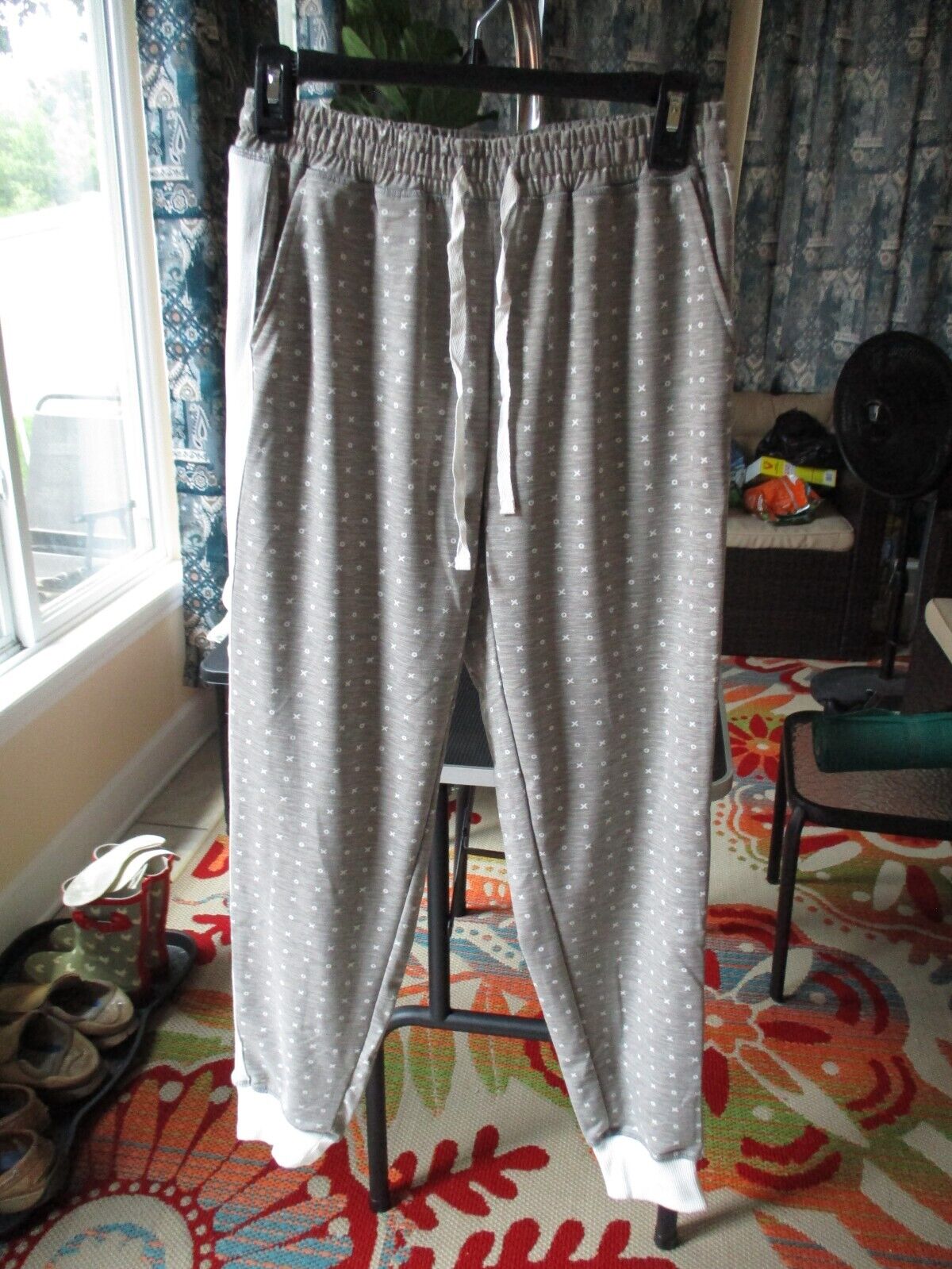 LuLaRoe NWT Jax Small Heathered Gray with White XO Joggers Sweatpants